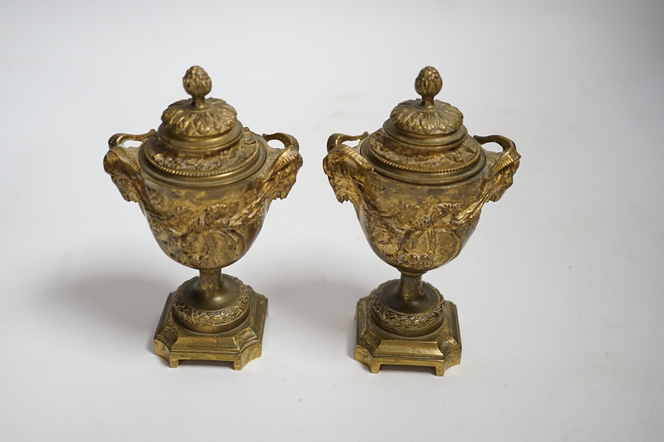 A pair of 19th century brass lidded vases, 15cm